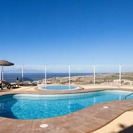 Home2book Escape & Pool, Only Adults أذيخي